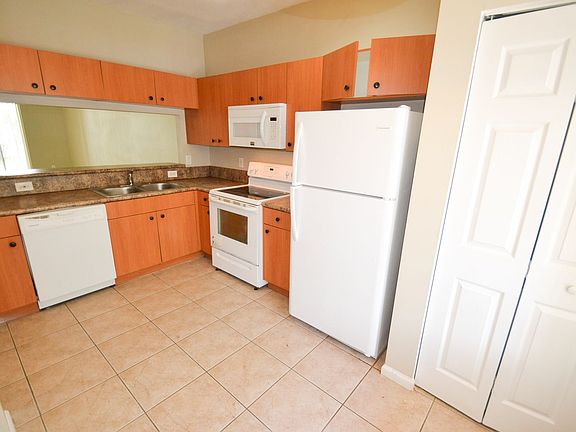 3rd image of 2581 SW 82nd Ave #103