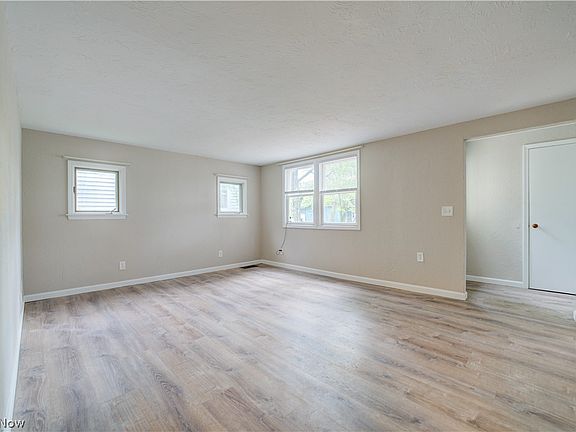 3rd image of 357 Erie Rd