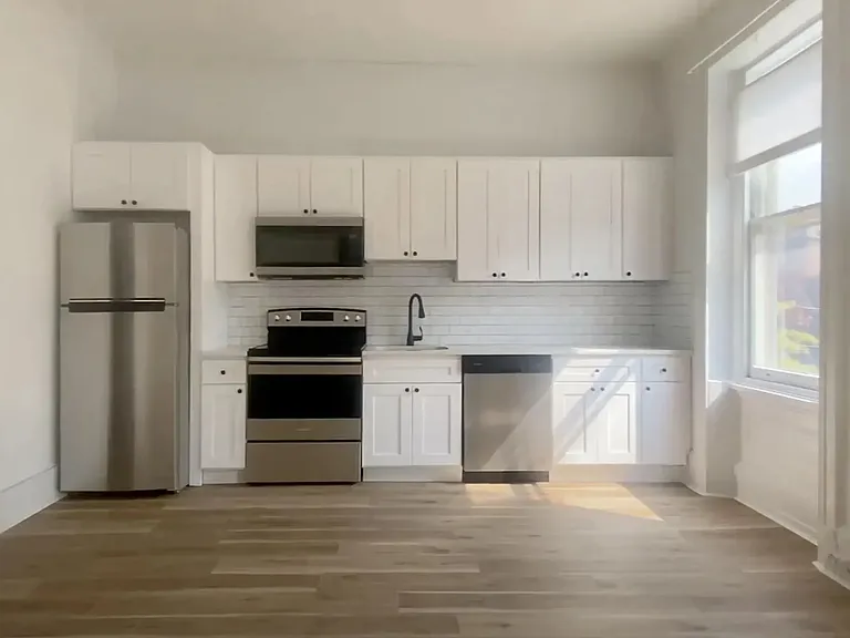 2037 Spring Garden St #2FF — Photo 1