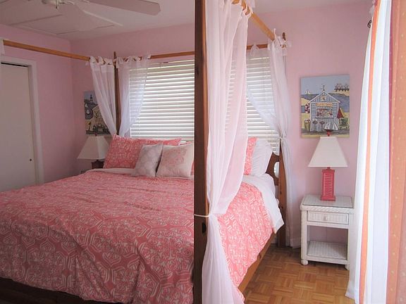 Master bedroom -King bed