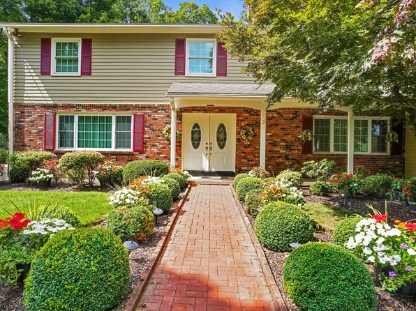 35 Red Barn Road, Trumbull, CT 06611