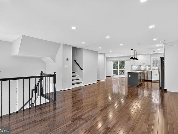 5th image of 7416 Salford Ct
