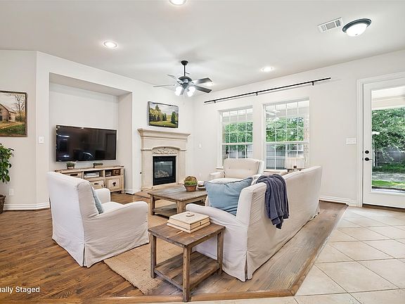 3rd image of 10715 Dixon Branch Dr