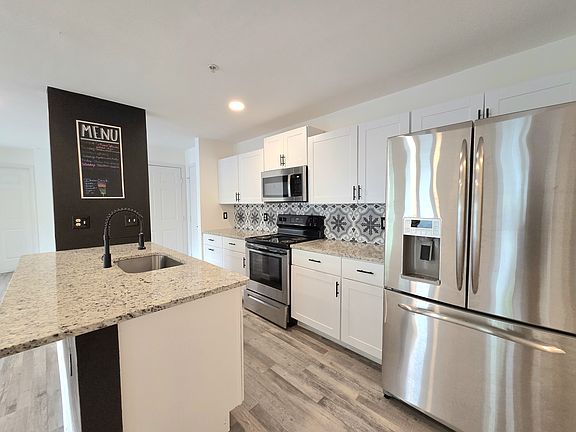3rd image of 9720 Lake Pointe Ct APT 101