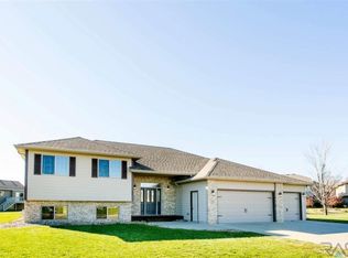 221 S Augusta Ave, Brandon, SD 57005