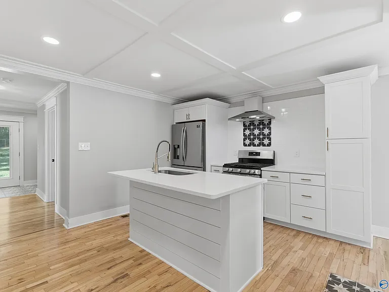 1602 Rison Ave NE — Photo 4