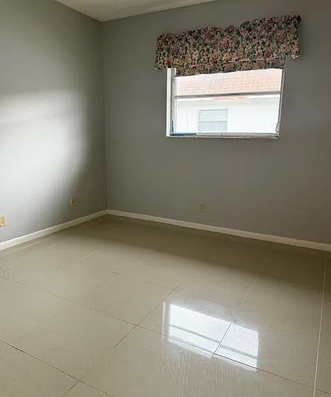 149 Stratford E — Photo 11