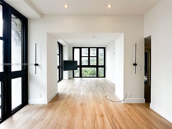 5th image of 111 E Flagler St APT 304