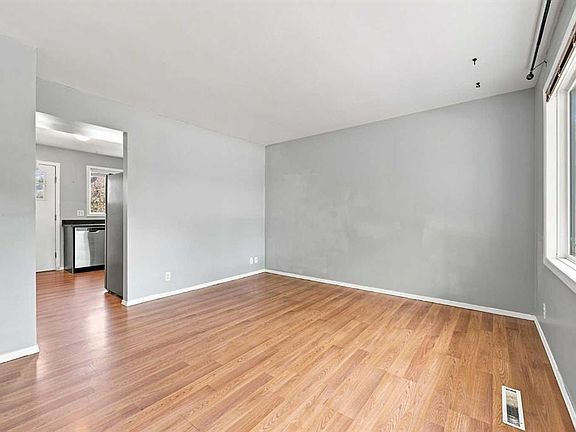 4th image of 542 N Regal Park NE