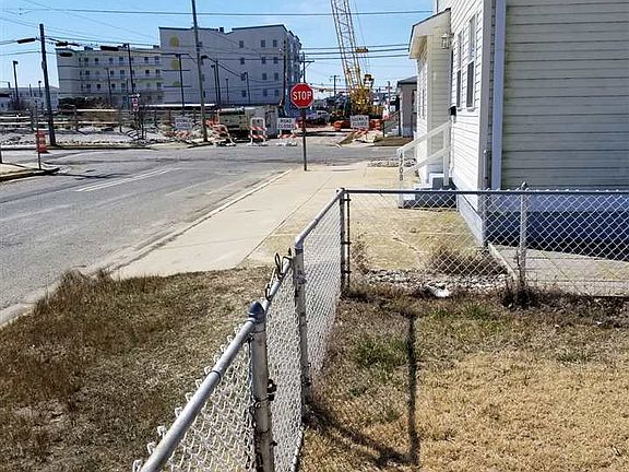 5th image of 4702 Susquehanna Ave