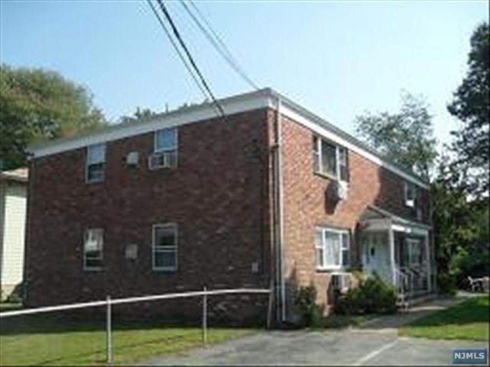 2nd image of 12 Storms Pl APT 2