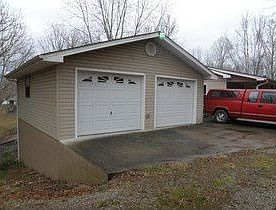 3rd image of 50 Donna Ln