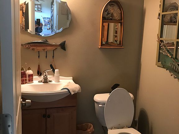 1/2 back by mud room