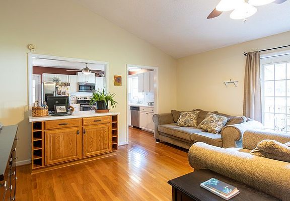 4th image of 1225 Tanglewood Dr