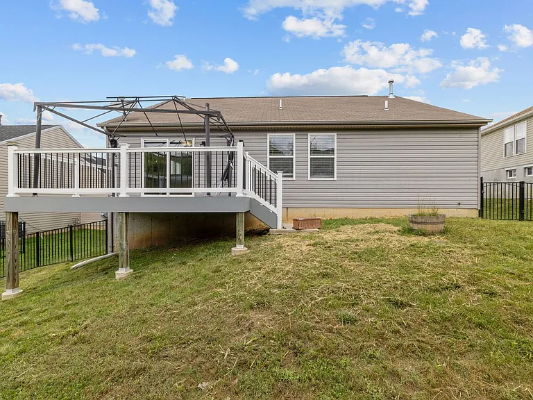 6593 Buckingham Palace Dr — Photo 48