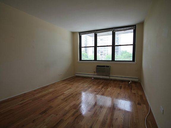 2nd image of 1446 N Dearborn St #F2v