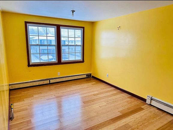 3rd image of 438 Callodine Ave Floor 2