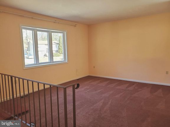 3rd image of 9515 Dalmatia Dr
