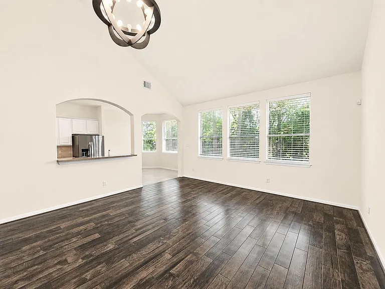 98 W Knightsbridge Dr — Photo 6