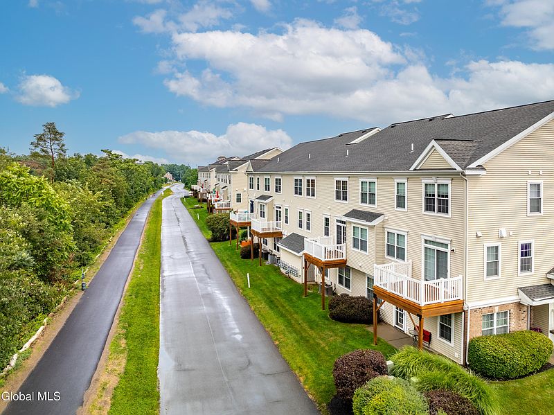 3rd image of 5206 Admirals Walk Drive