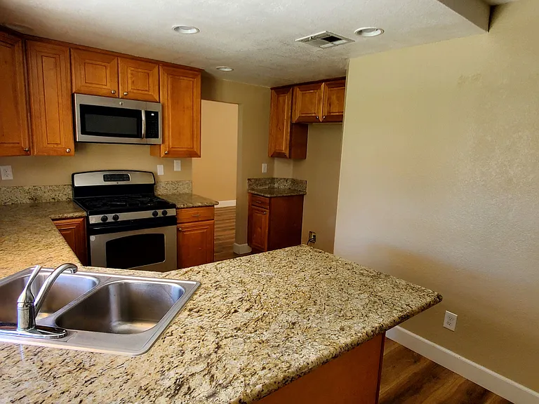 3118 W Avenue J4 — Photo 7