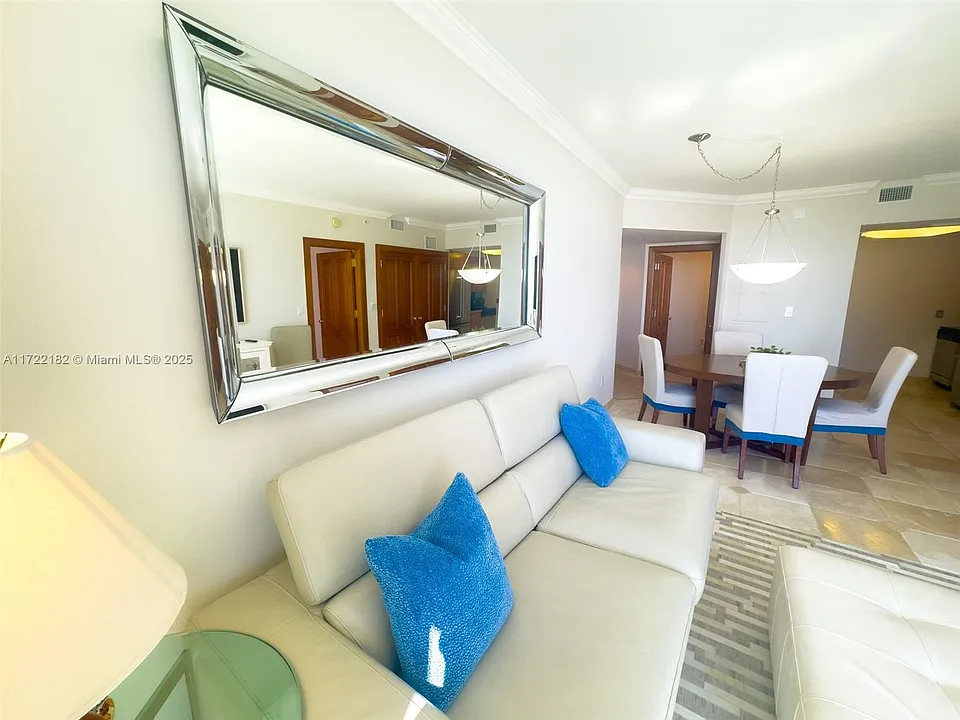 6365 Collins Ave #1506