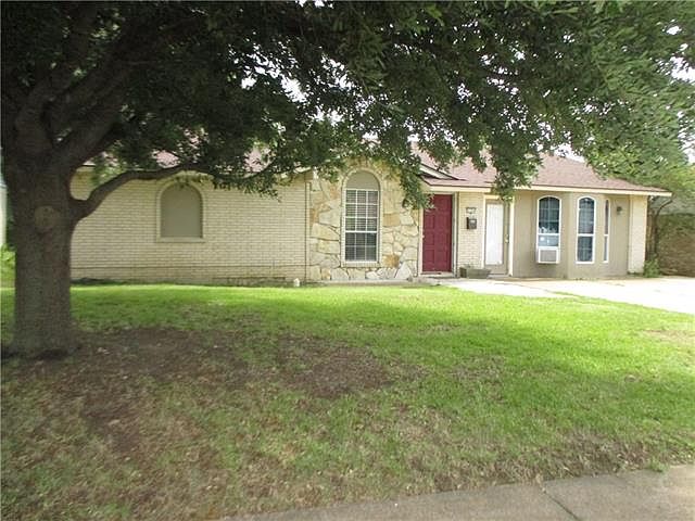 1st image of 3704 Canary Dr