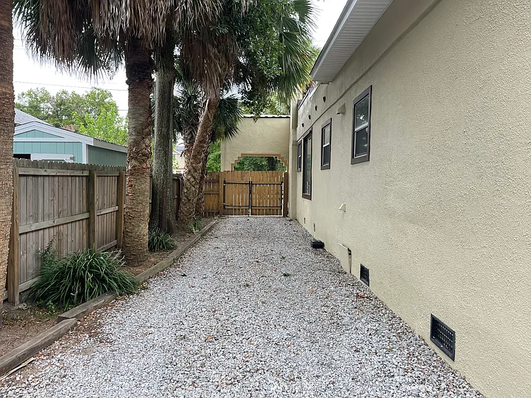 1718 E Cervantes St — Photo 23