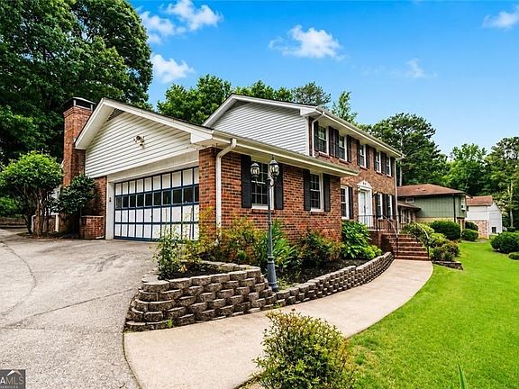 2nd image of 1683 Oak Ridge Cir SW