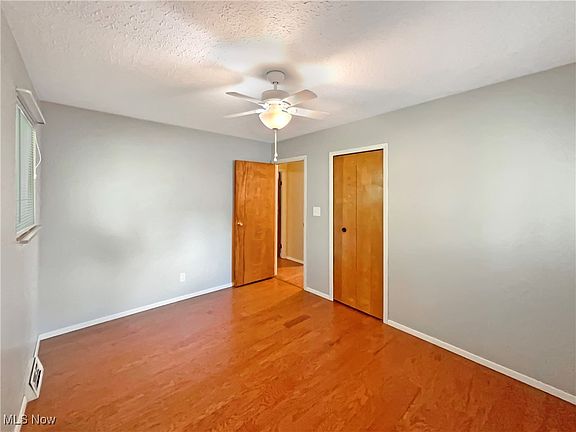 5th image of 426 Steven Blvd