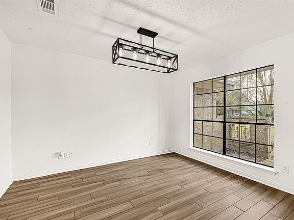 2nd image of 5007 Colmesneil St