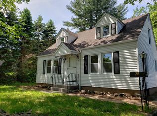 28 Oakwood Rd, Manchester, CT 06042