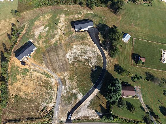 4th image of 15095 Peaceful Valley Rd