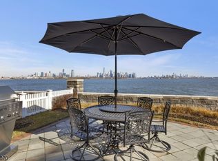 96 Constitution Way #TH, Jersey City, NJ 07305