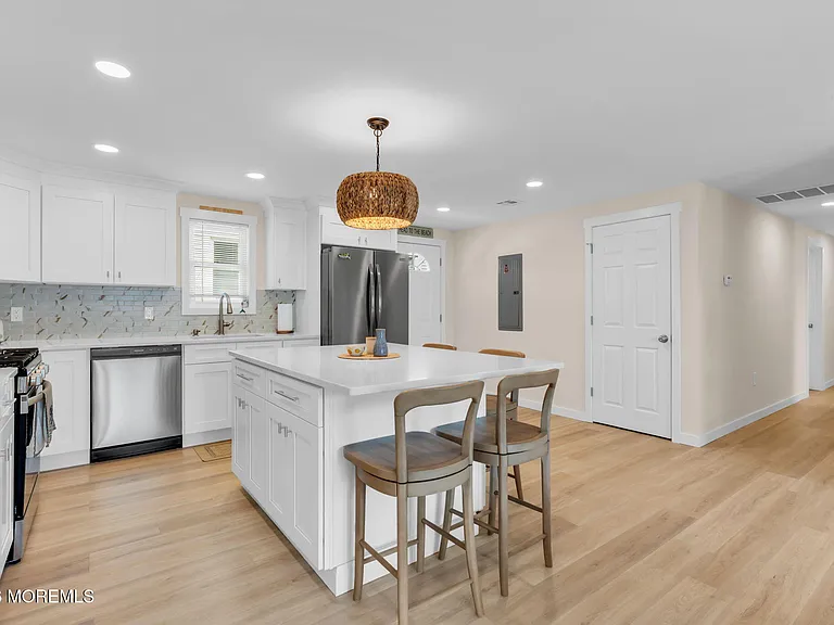 501 Forman Ave — Photo 12