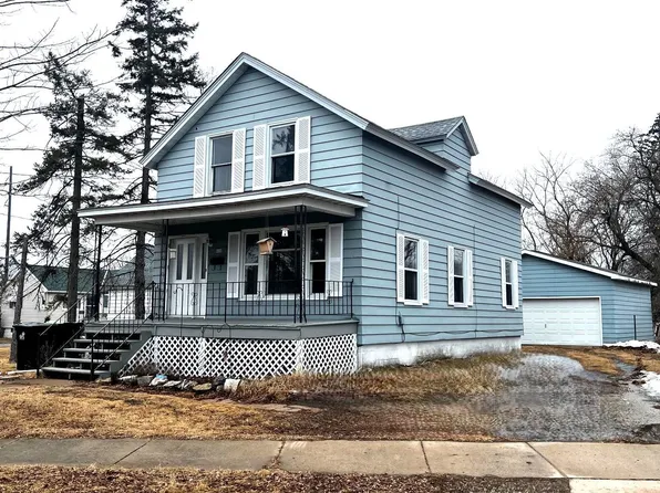 421 3rd St, Menominee, MI 49858