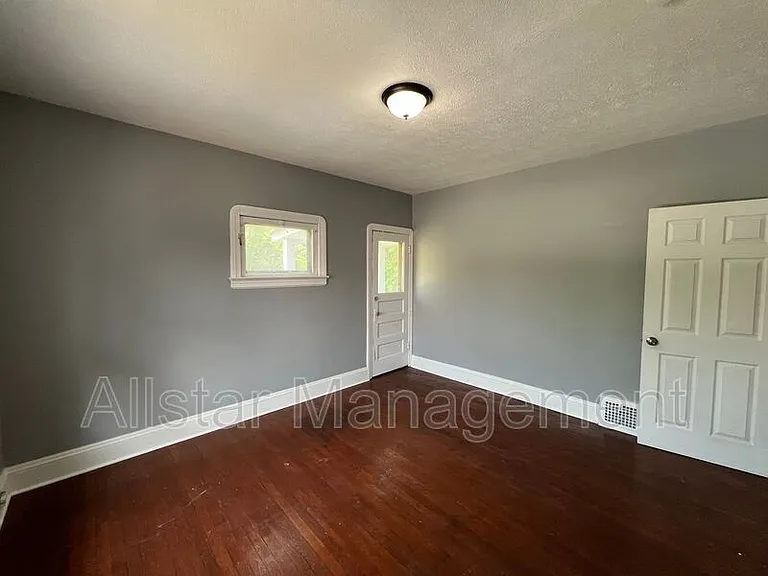 3255 E 139th St #UP — Photo 13