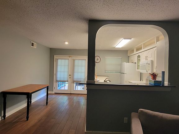 3rd image of 8223 Kingsbrook Rd APT 114