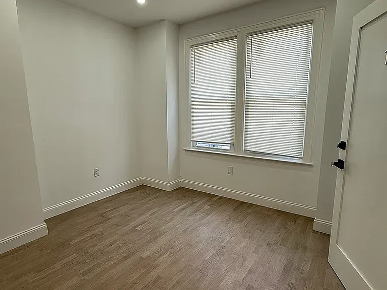 90 Aberdeen St #1 — Photo 3