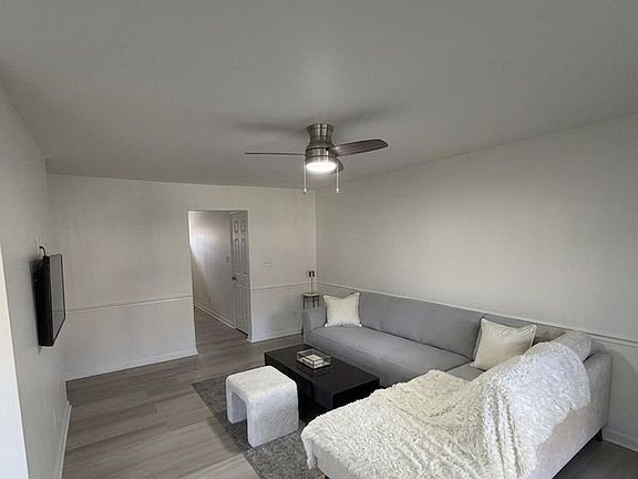 4th image of 913 Garnet Dr