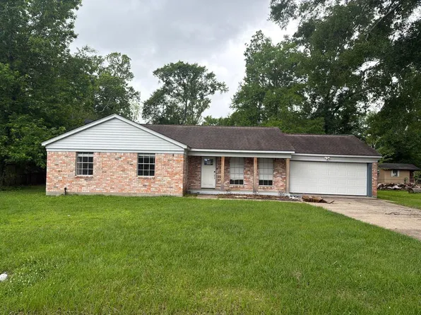 12 Hillcrest St, Dayton, TX 77535