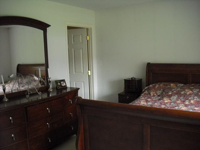 2nd image of 2719 E Queen Ave