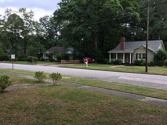Surrounding homes. Great family neighborhood.