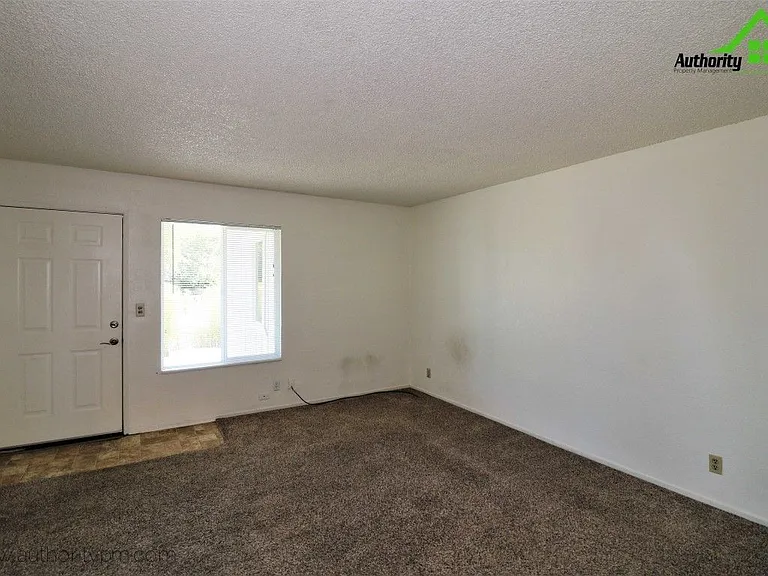900 Jamieson Ct #4 — Photo 16
