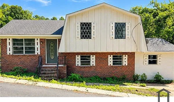 303 Circle Ave