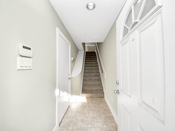 4th image of 8715 Meadowcroft Dr Unit 404