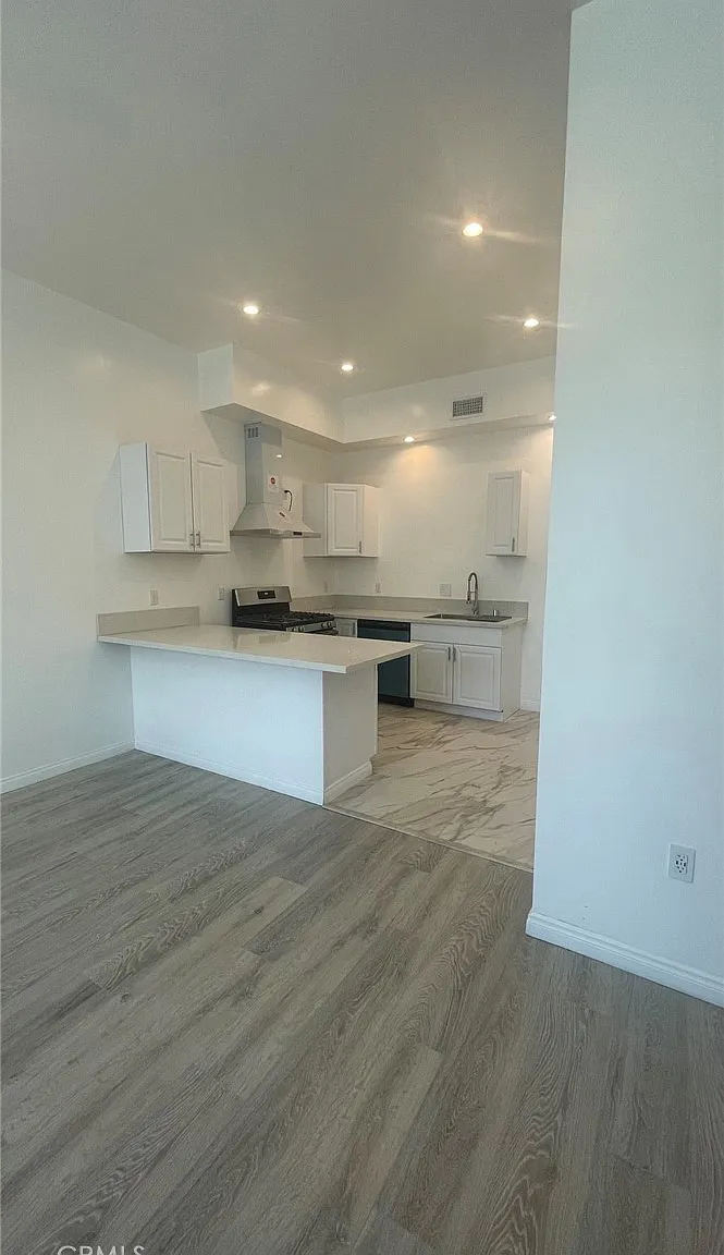 3 bed, 1200 sqft, $3,600 — Photo 3