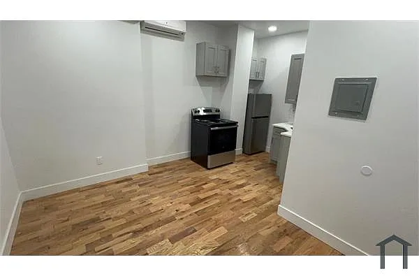 Building Photo - 1135 Beach Ave #1F