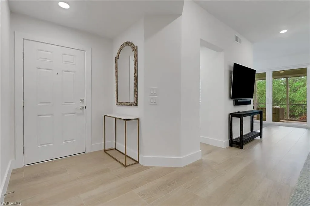2 bed, 2.0 bath, 1612 sqft, $3,500 — Photo 2