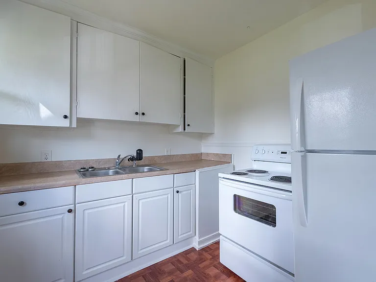 101 S Cedar Ave — Photo 4